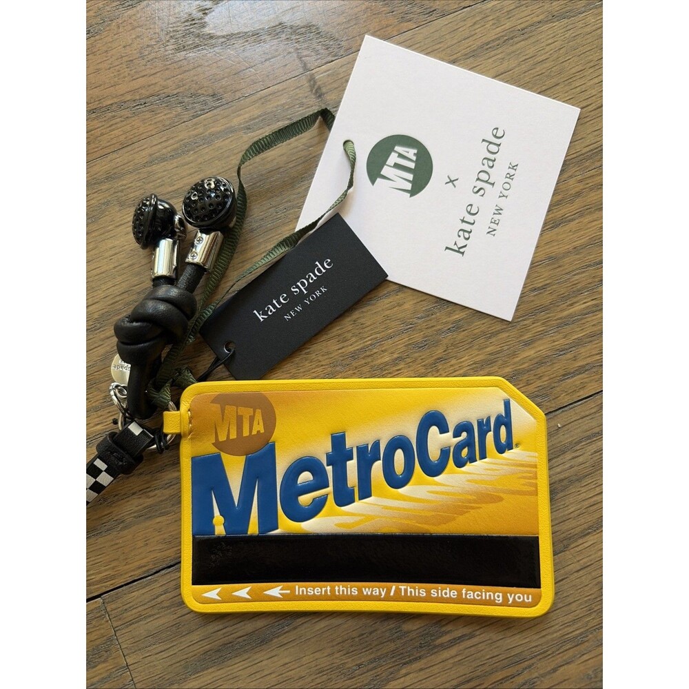 Kate Spade new york Charmed NYC Metro Card Bag Charm Fob Earbuds Key Leash NWT - Picture 2 of 5